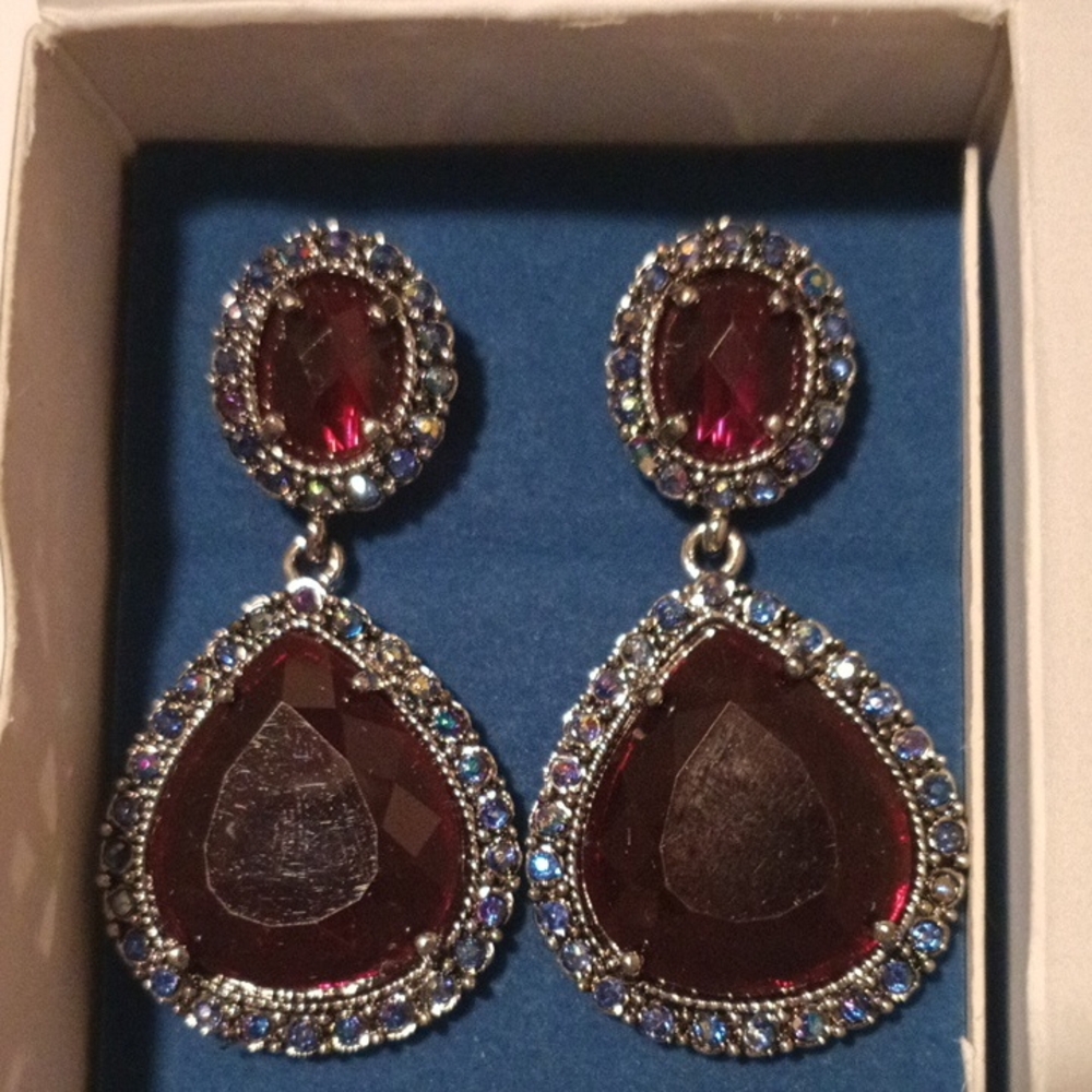 Elegant Bold Drop Earrings. Clip